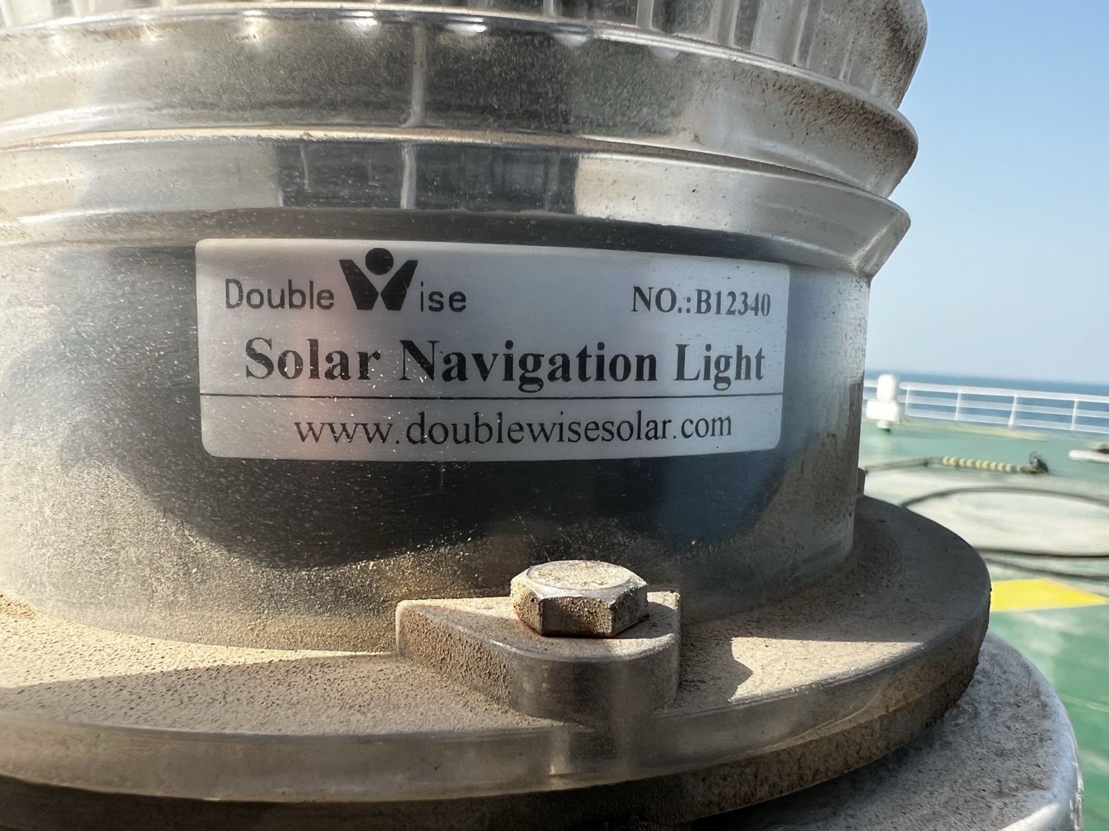 DWS305/MF solar navigation light installed on a vessel deck